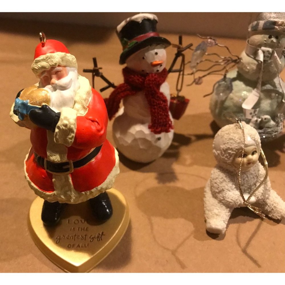 CHRISTMAS FIGURINES RANDOM MIXED LOT,  ONE HALLMARK 2011, OTHERS UNKNOWN - Picture 2 of 5